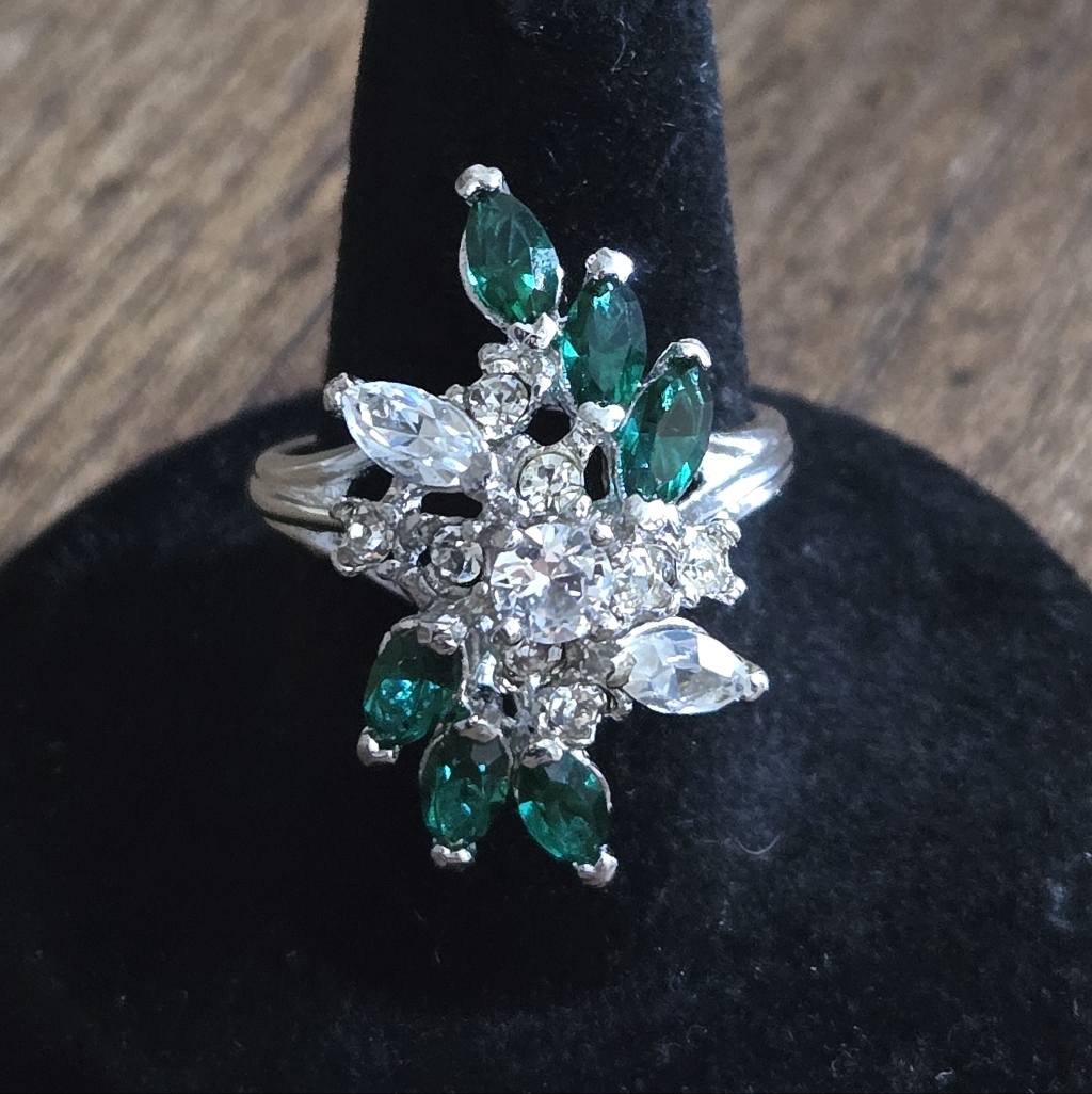 Vtg Uncas Faux Diamond Emerald Silver Tone Band 18k Hge Stamped Statement Ring